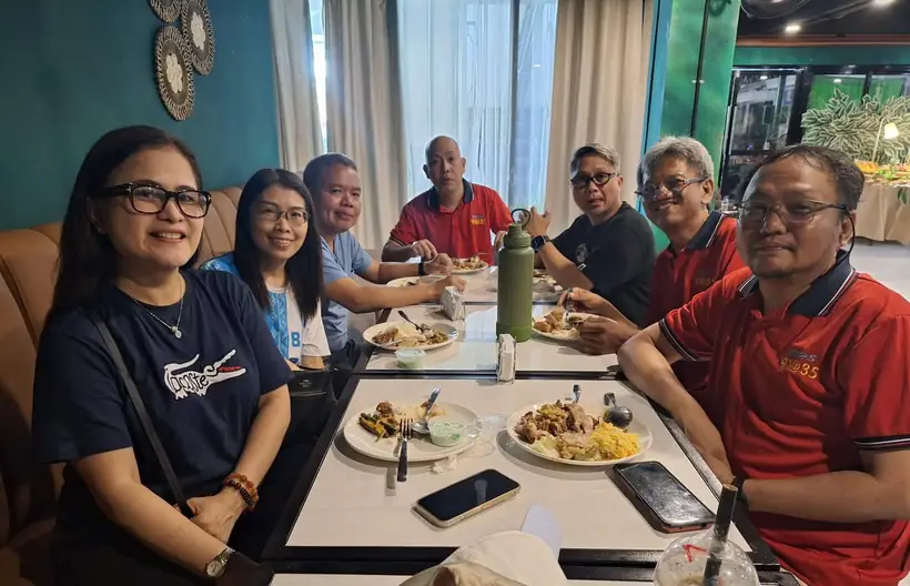 Guests sharing a meal together at Harong ni Kadunong